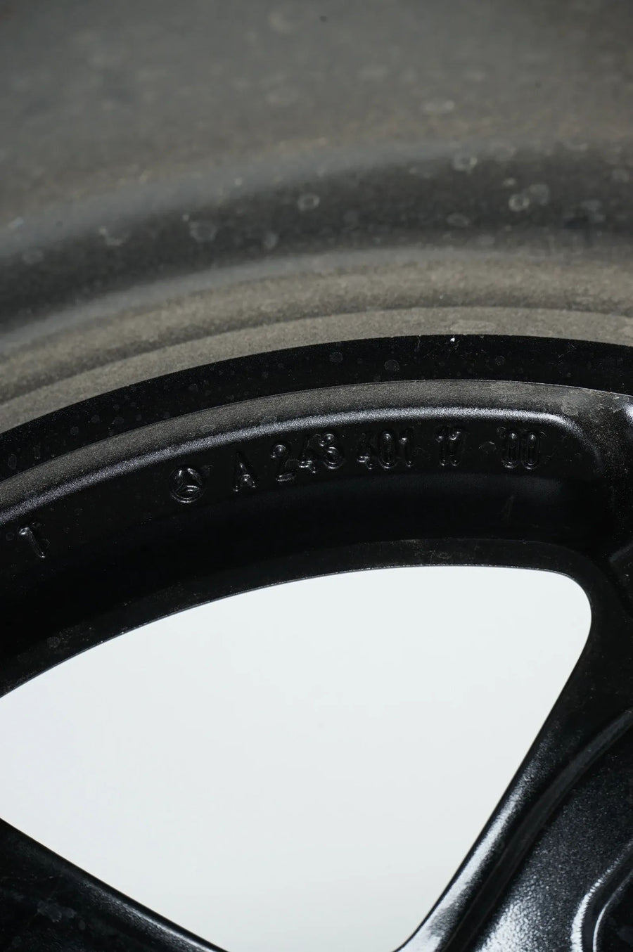 1x hliníkový disk Mercedes EQA EQB H243 X243 AMG 18 palců A2434011700 7,5J ET53,5