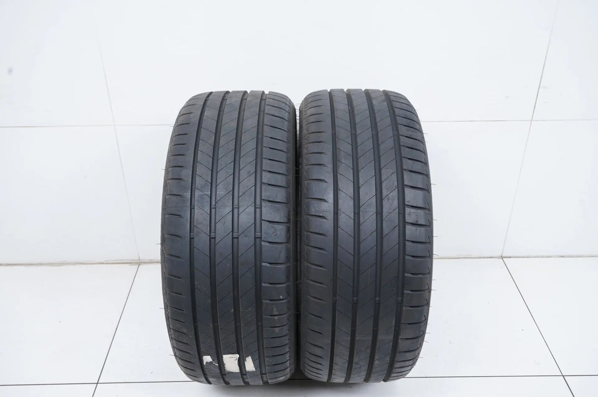 2x DEMO summer tires Bridgestone 255 40 20 inch DOT21 MO RFT Detail view 2