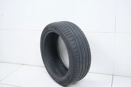 1 pneu été Michelin 225/45/18 DOT18 (environ 5 m MO)