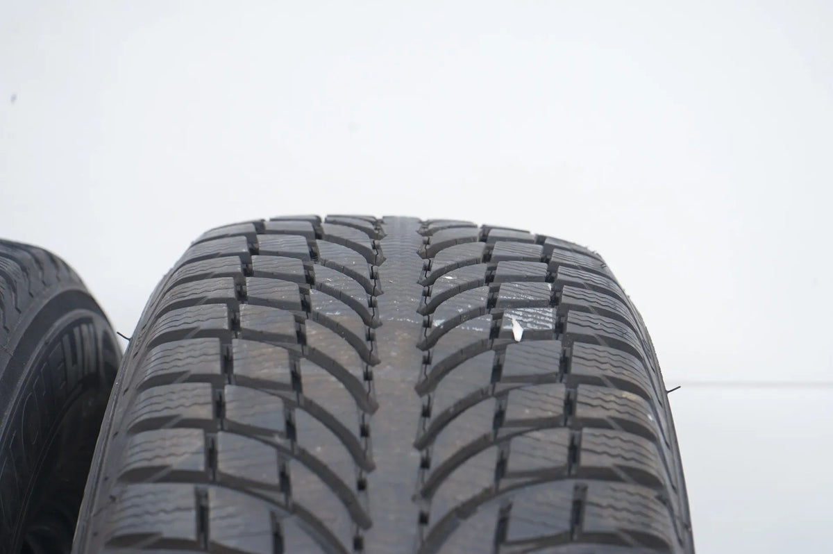 2x Winterreifen Michelin 235 65 17 Zoll DOT19/16 MO ca.5-7 mm Detailansicht 5