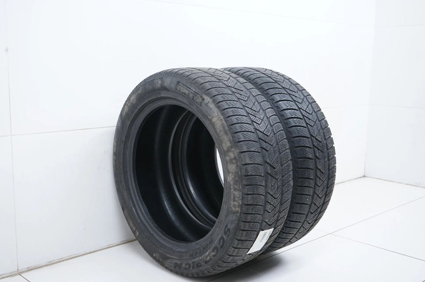 2 x Winterreifen Pirelli 235 55 19 Zoll DOT20/17 ca.4 mm MO RFT