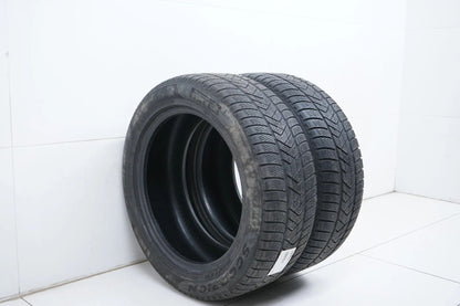 2 x Winterreifen Pirelli 235 55 19 Zoll DOT20/17 ca.4 mm MO RFT