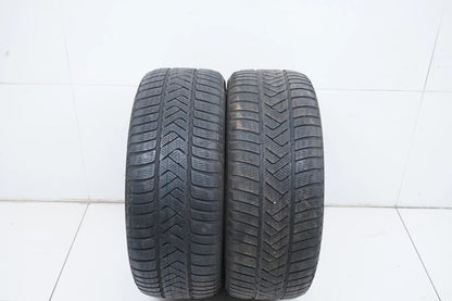 2 pneus hiver Pirelli 245/40/19 pouces DOT 18/17 MO, profondeur de sculpture d'environ 4 mm, montage direct