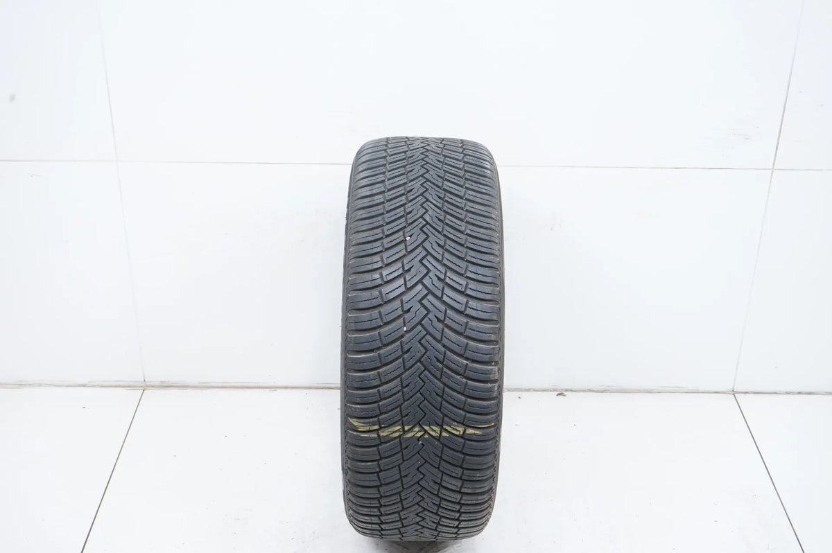 1 x Allwetterreifen Pirelli 225 45 18 Zoll DOT22 ca.6 mm Detailansicht 2