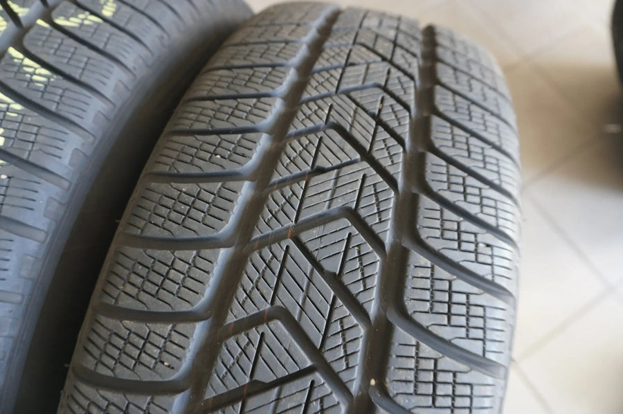 Original Porsche Macan 95B 19 Zoll Alufelgen Winterräder Winterreifen 2023 6,5mm