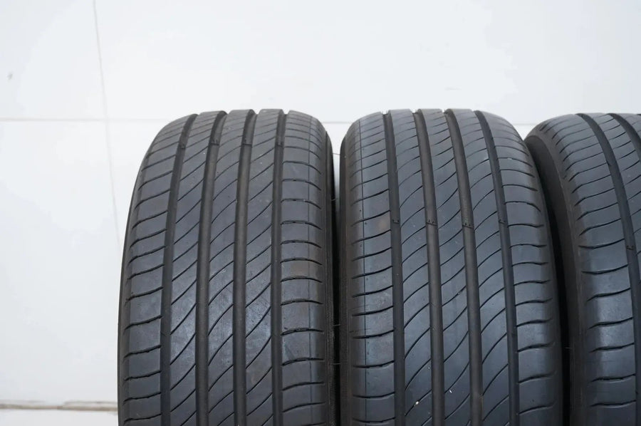 4 x Pneus été Michelin Primacy 4 195 55 16 pouces DOT22 env. 6mm