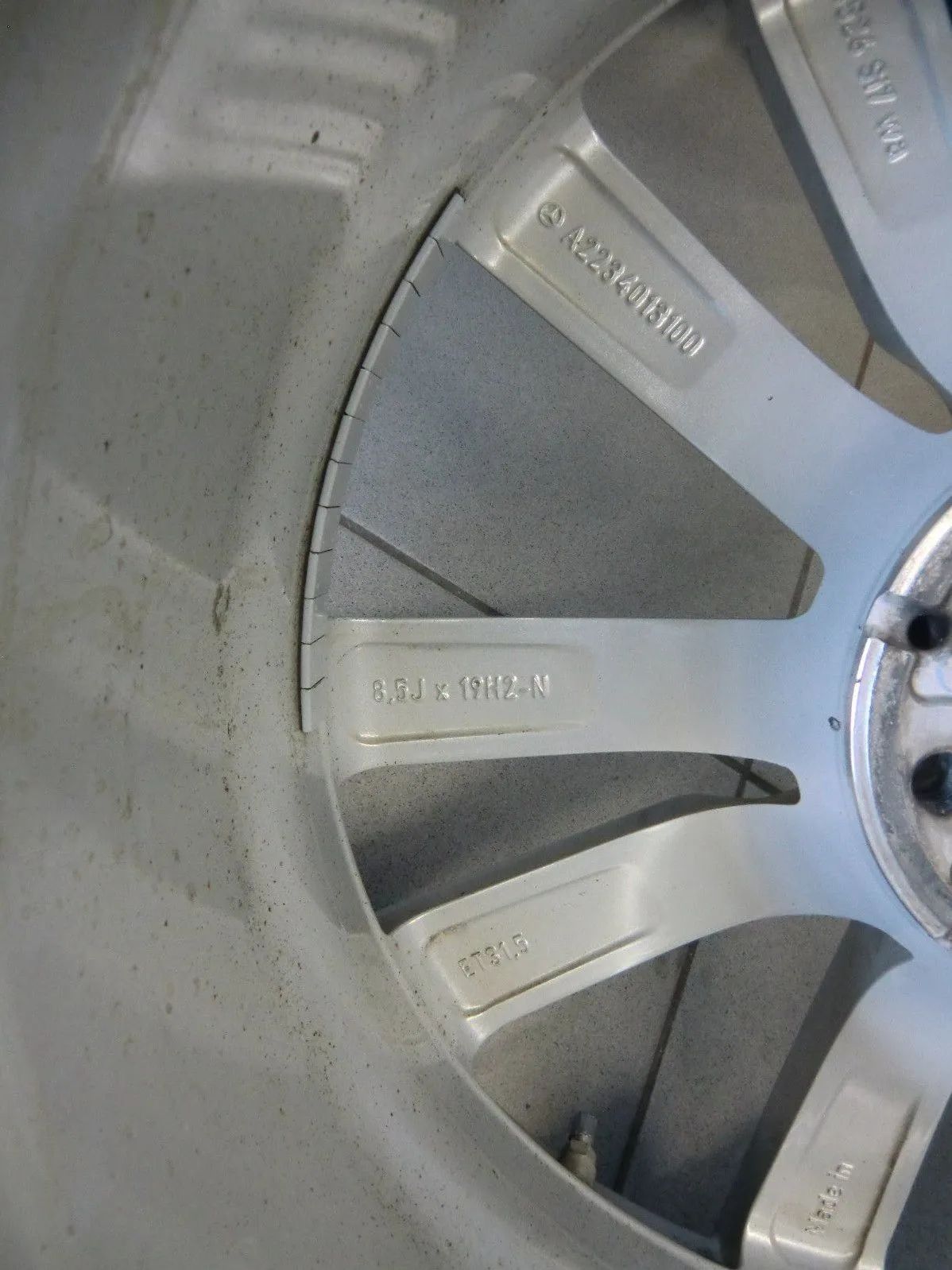 Original Mercedes S-Klasse W223V223 TOP Alufelgen Sommerreifen 255 285 45 40 R19 Detailansicht 6