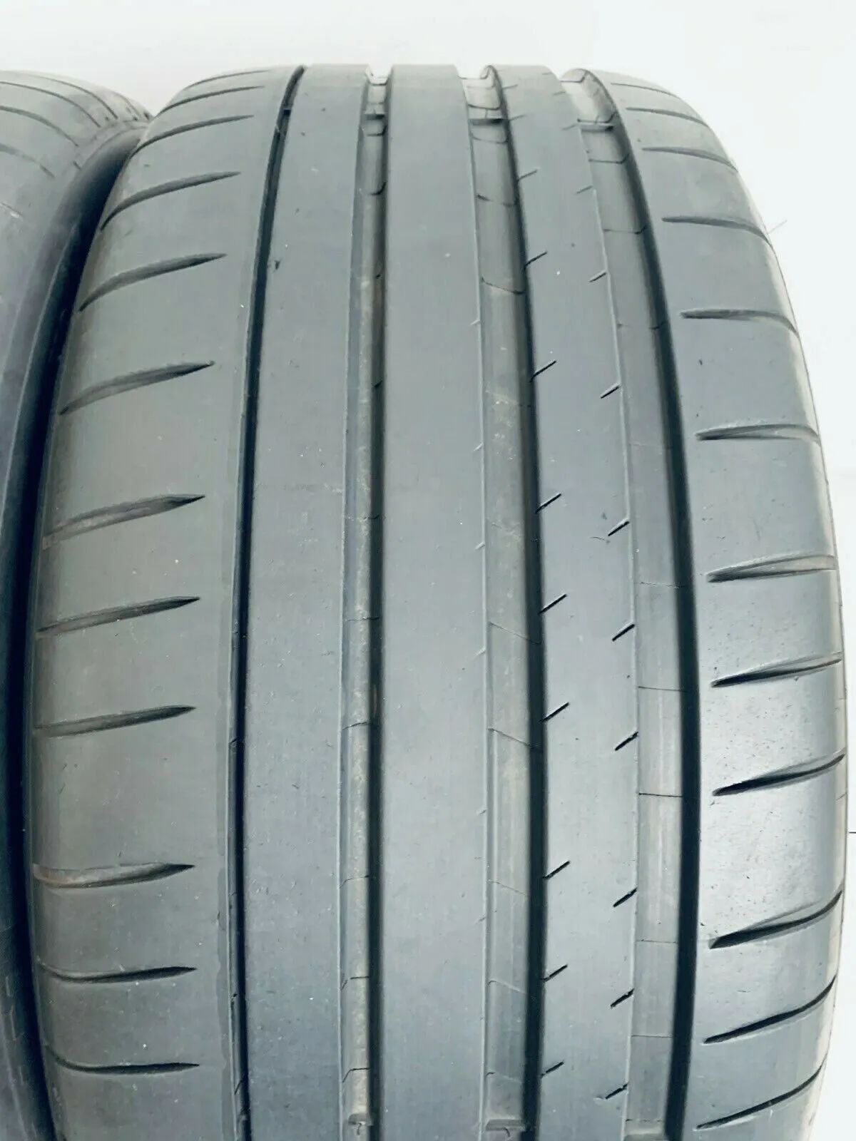 2 X 265 45 R19 ZR19 105Y Pneus été Michelin Pilot Sport 4 NO 5,7mm 2016 Vue détaillée 3