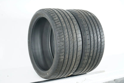 2 pneus été de démonstration Bridgestone 235/35/19 pouces DOT23 AO
