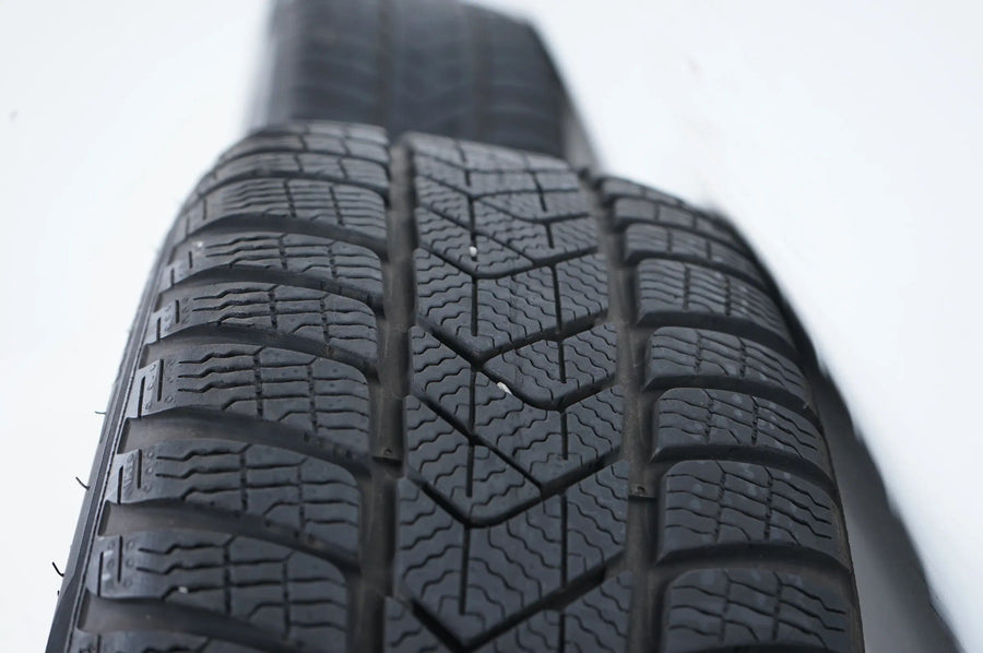 Audi A3 GY 8Y Pneus hiver Roues hiver 205 50 17 pouces