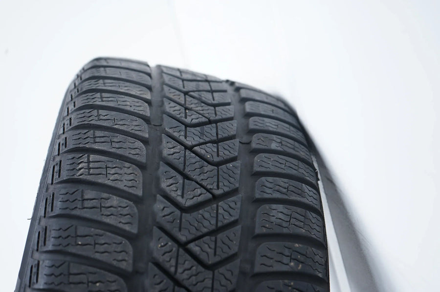 Mercedes třídy A B W177 B247 zimní kola zimní pneumatiky 18 palců