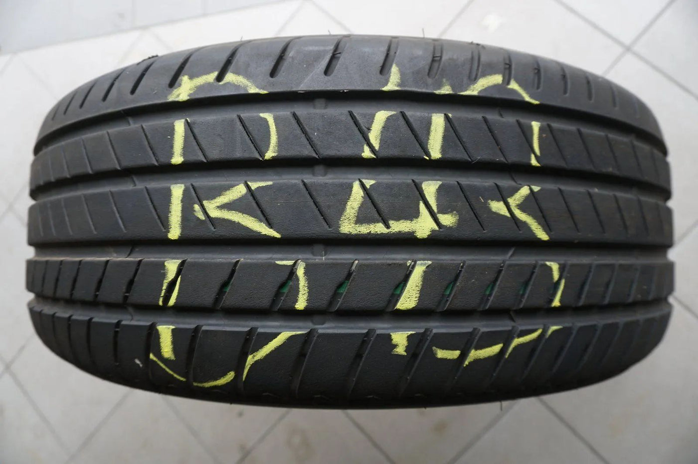 1 X 245 50 R19 105W Pneu été Bridgestone Alenza 001 * 6mm