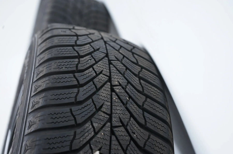 KIA inconnu roues d'hiver pneus d'hiver 175 65 14 pouces 4 trous