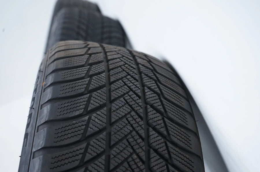 Pneus/jantes hiver Audi A6 4K C8 225/60 R17 pouces 4K0601025