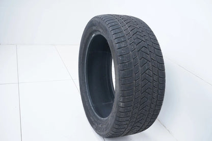 1x Winterreifen 285 45 21 Zoll Pirelli DOT22 ca.6 mm Bmw* RFT