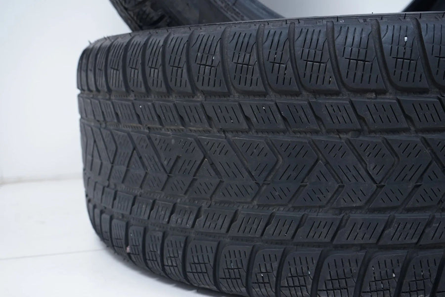 2x Winter tires 285 45 21 inch Pirelli DOT22 approx. 4 mm BMW* RFT