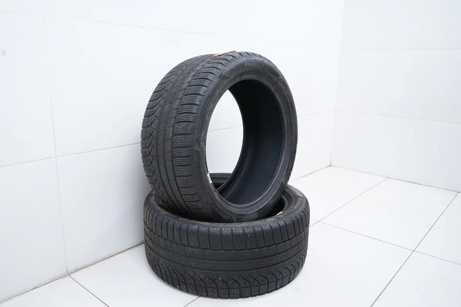 2 pneus hiver Pirelli 285/40/20 pouces, profondeur de sculpture d'environ 4 mm, homologués DOT23 BMW*
