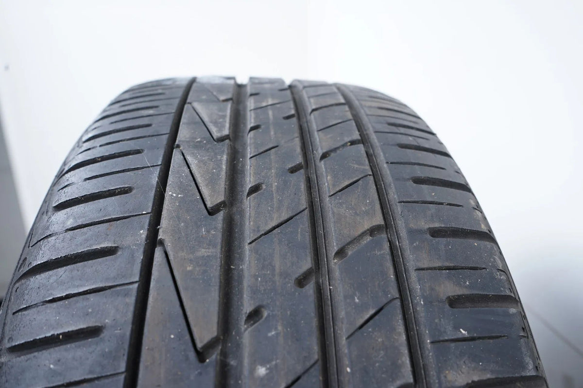 4 x Sommerreifen Hankook 235 55 18 Zoll DOT23/18 ca.5-7mm Detailansicht 5