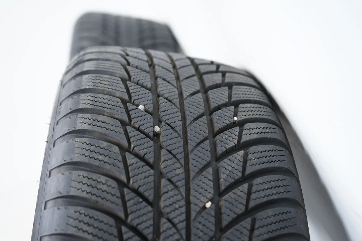 Wie Neu Audi Q2 81A Winterräder Winterreifen 215 55 17 Zoll 8mm 81A601025C Detail view 10