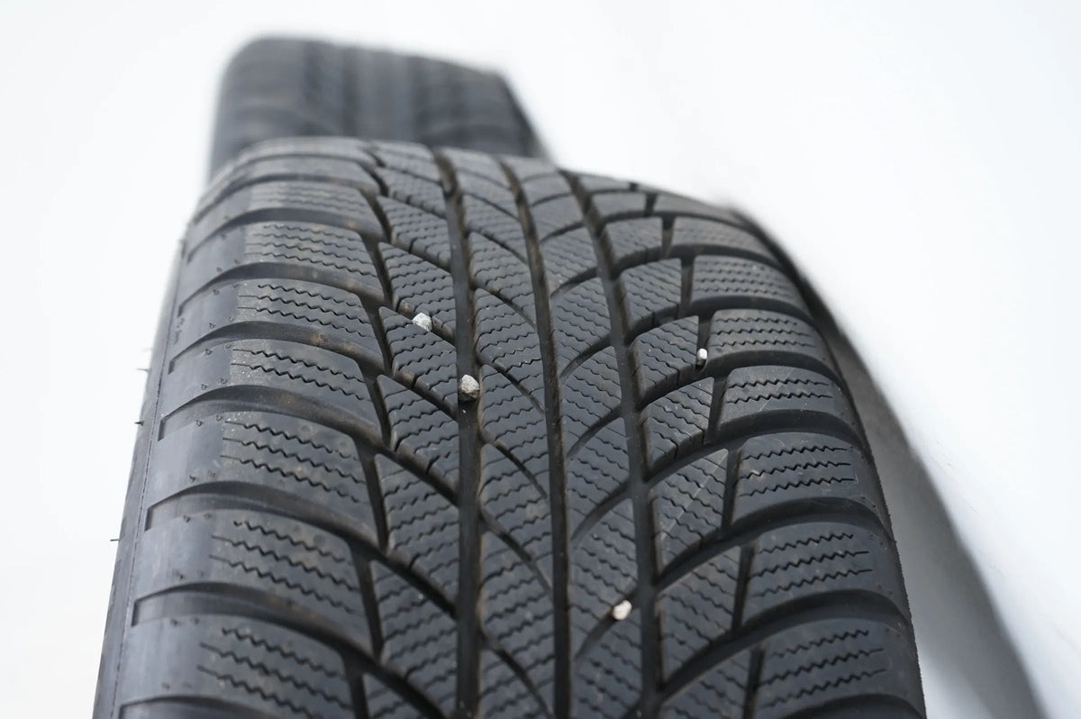 Original Audi Q2 GA Alufelgen Allwetterräder mit neuen Allwetterreifen 215 55 R17