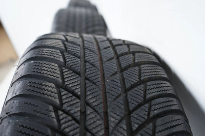 Wie Neu Audi Q2 81A Winterräder Winterreifen 215 55 17 Zoll 8mm 81A601025C