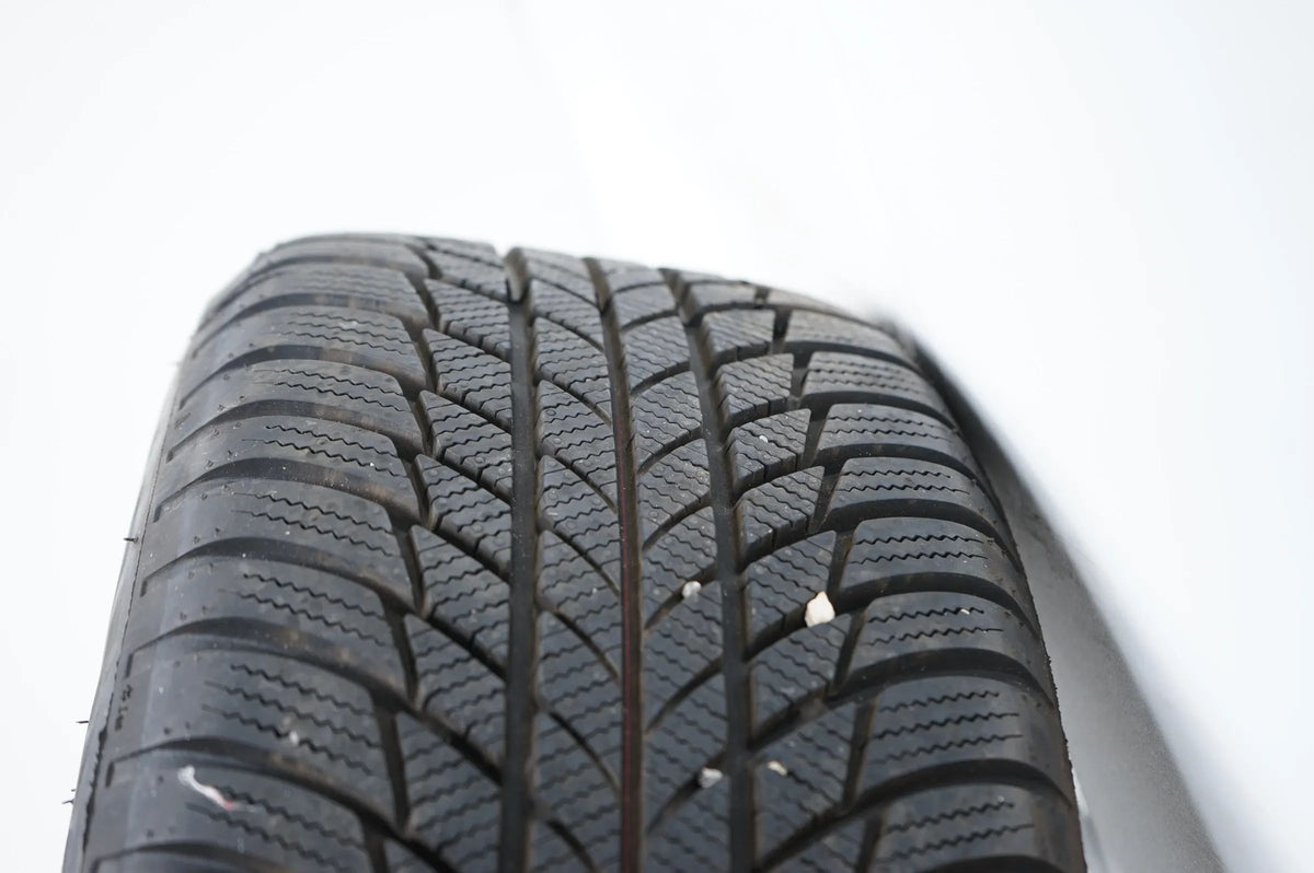 Wie Neu Audi Q2 81A Winterräder Winterreifen 215 55 17 Zoll 8mm 81A601025C Vue détaillée 11