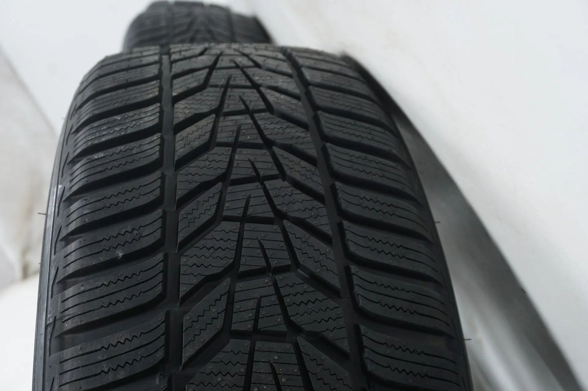 NEU Mini Aceman J05 Winterreifen Winterräder 205/55 R17 95H Detail view 11
