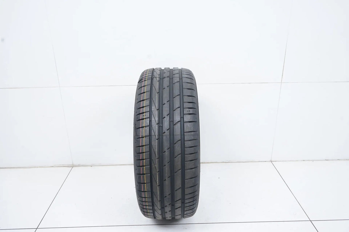 1 x DEMO Sommerreifen Hankook 225 45 18 Zoll DOT23 MO RFT Detailansicht 2