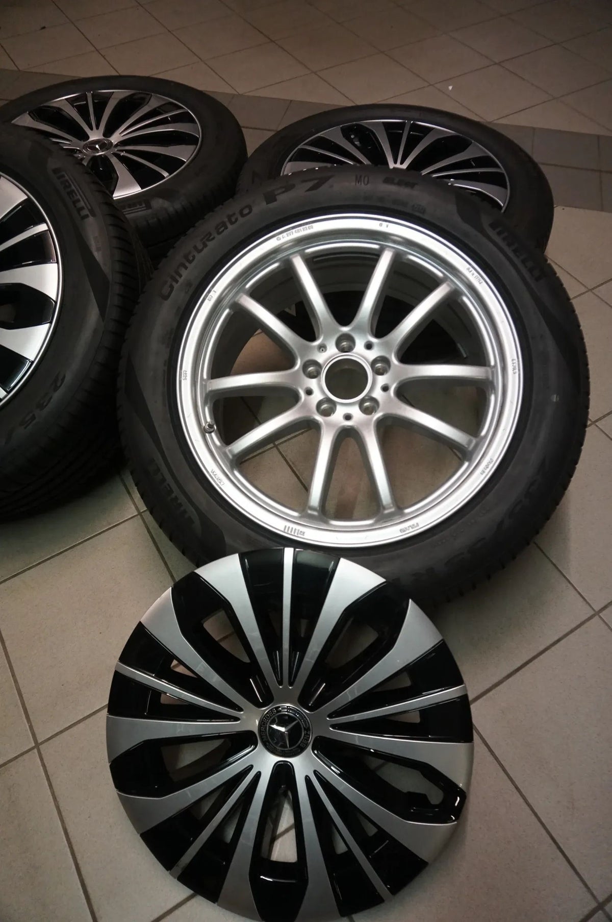 Jantes en aluminium d'origine Mercedes EQS V297 Pneus d'été 235 55 R19 pouces Vue détaillée 2