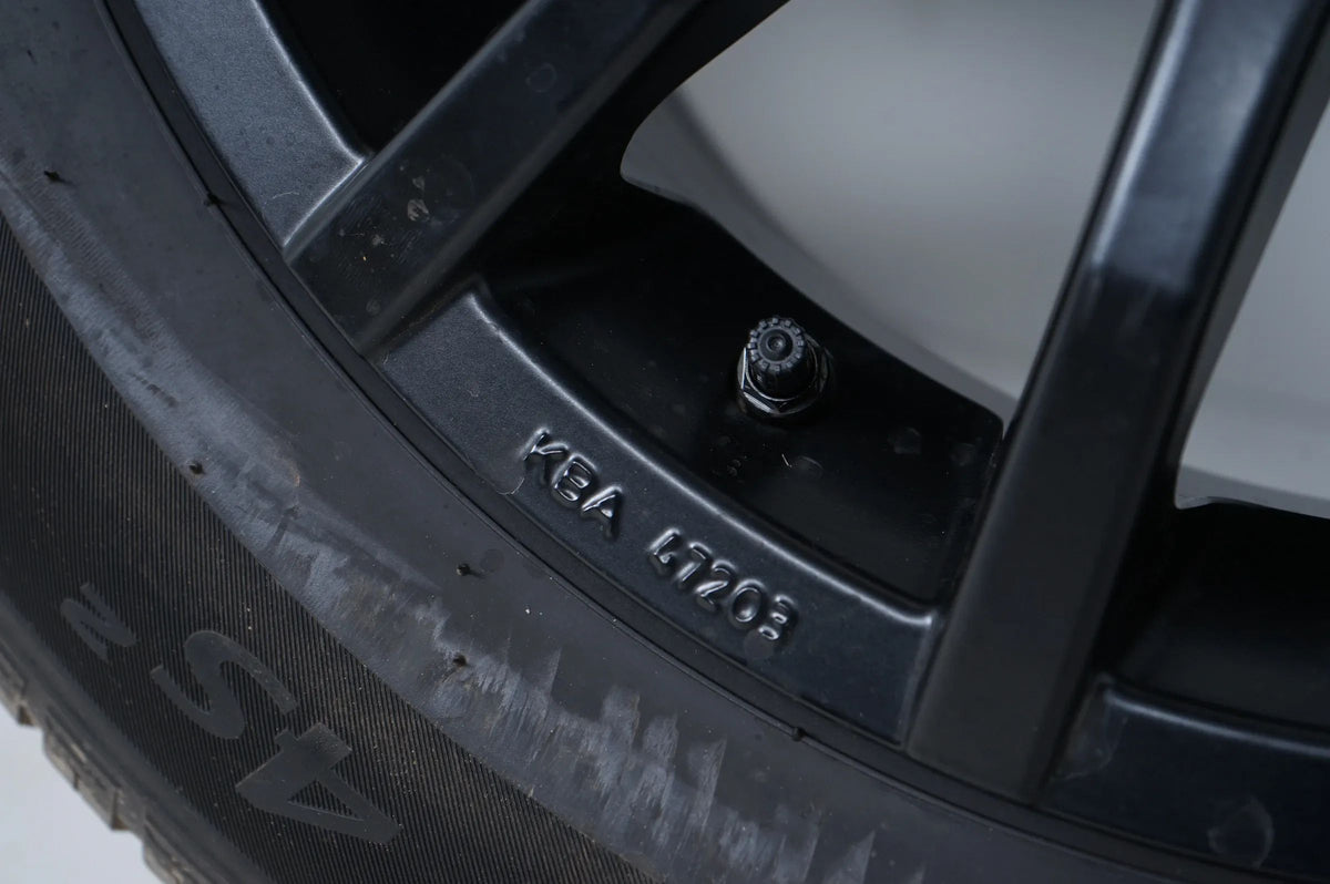 Hyundai i30 Winterräder Winterreifen 205 60 16 Zoll Detailansicht 12