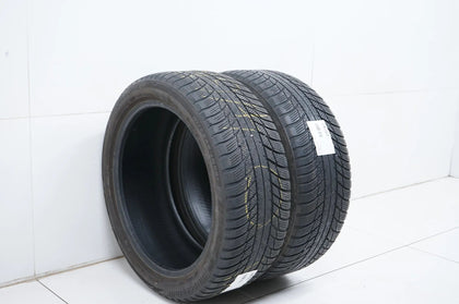 2 pneus d'hiver Bridgestone 225/45/18 pouces DOT 19/18, profondeur de sculpture d'environ 4 mm MO