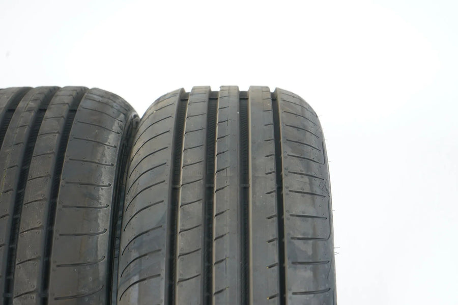 2 pneus été de démonstration Goodyear 225/45/19 pouces DOT23 BMW*