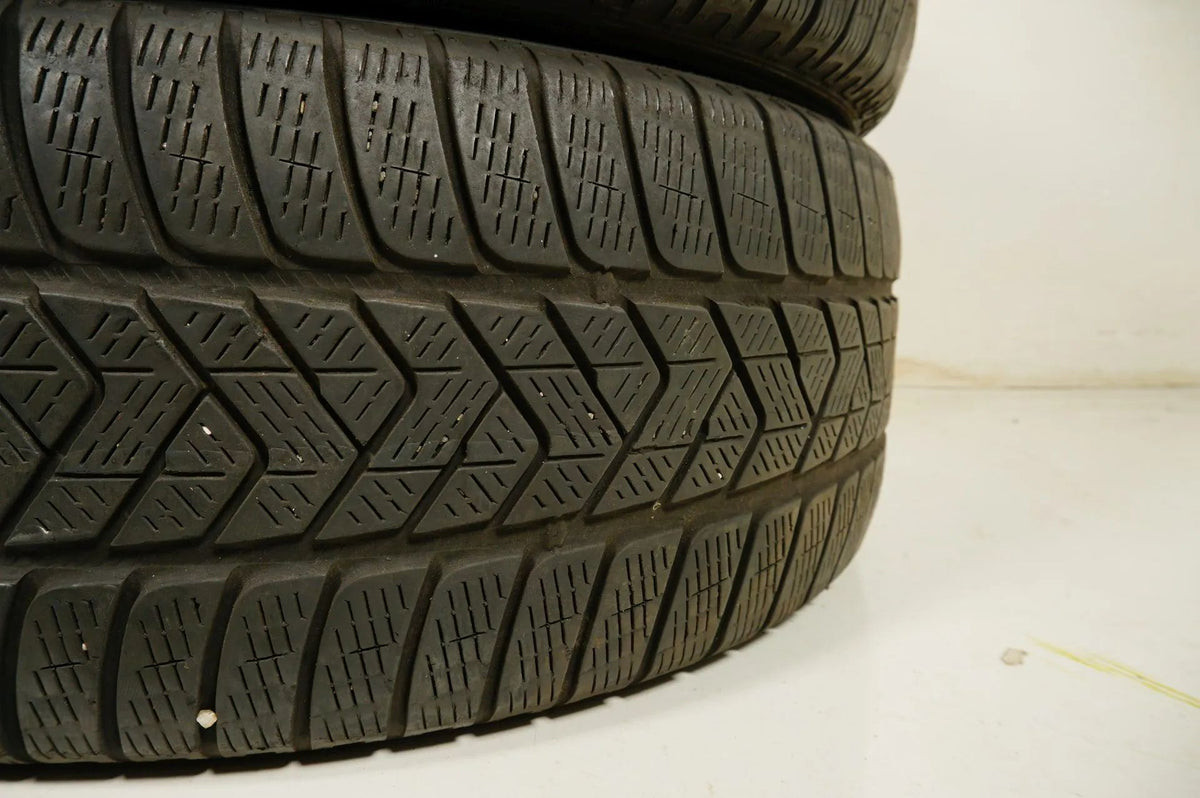 4x Winterreifen Pirelli 235 60 18 Zoll DOT20 MO ca.3-4mm Detailansicht 6