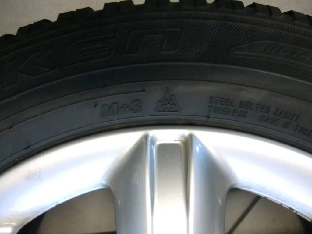 Original Mini Countryman F60 17 Inch Alloy Wheels JCW Winter Wheels Winter Tires Detailansicht 14