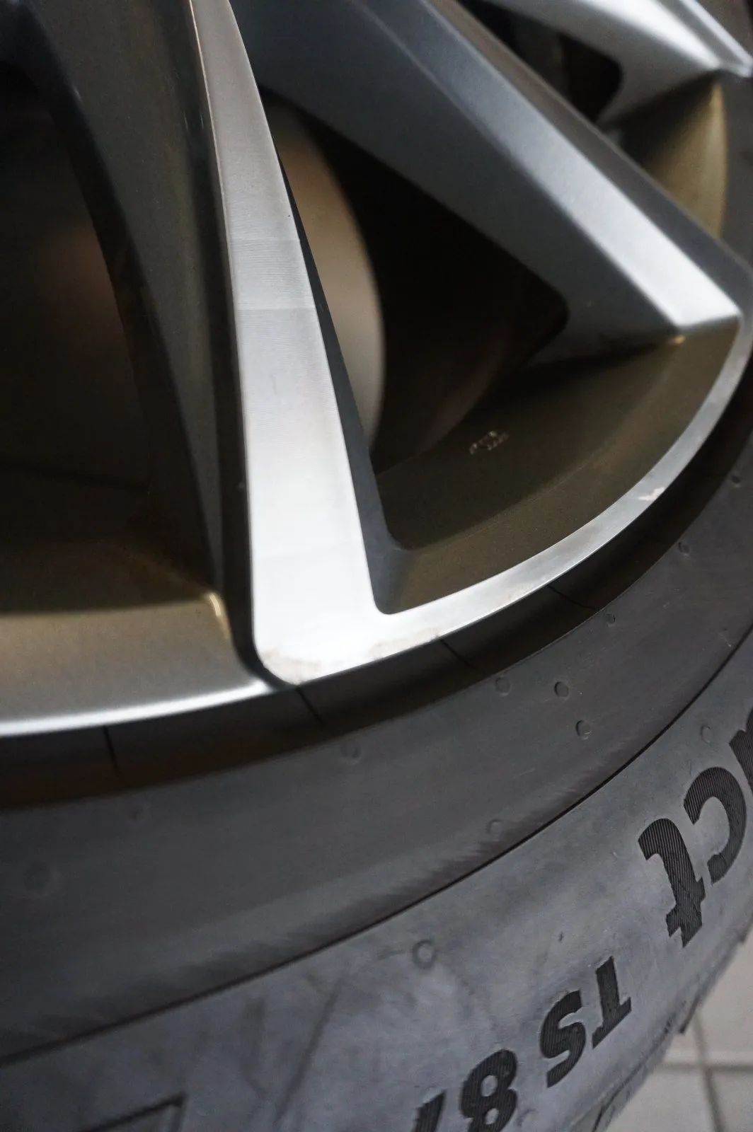 VW Touareg 3 CR Jantes alliage Roues hiver Pneus hiver 255 55 R19 pouces Detailansicht 2
