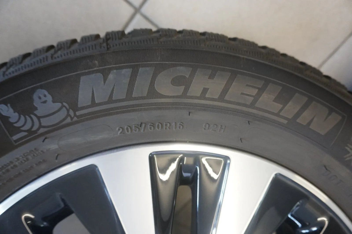 Original Mercedes A-Class B-Class W177 CLA Alloy Wheels Winter Wheels Winter Tires Detailansicht 4