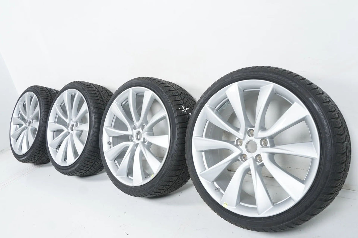 Like new Tesla Model 3 winter wheels 235/35/20 inch with sensors (valid until 2020) Detail view 8