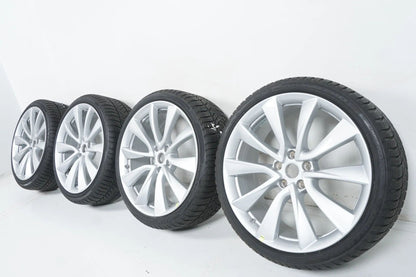 Like new Tesla Model 3 winter wheels 235/35/20 inch with sensors (valid until 2020)