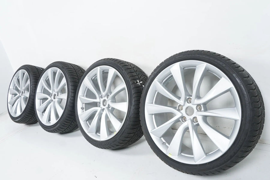 Like new Tesla Model 3 winter wheels 235/35/20 inch with sensors (valid until 2020)