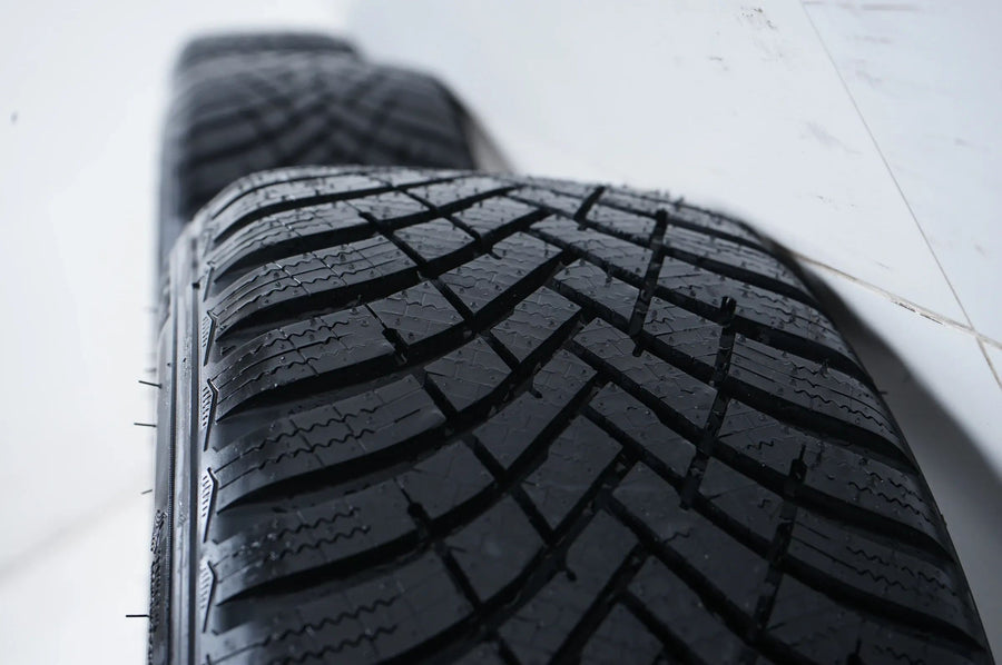 BMW Serie 1 Serie 2 F20 F21 nuovi pneumatici invernali ruote invernali 205 50 17 pollici