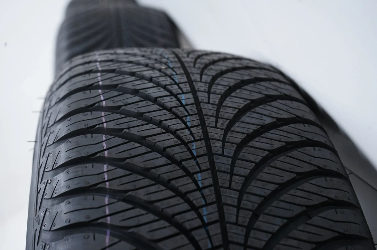 Audi Q5 8R All-weather tires, all-season tires, 235/65 R17 inch, 8mm tread depth Detailansicht 10