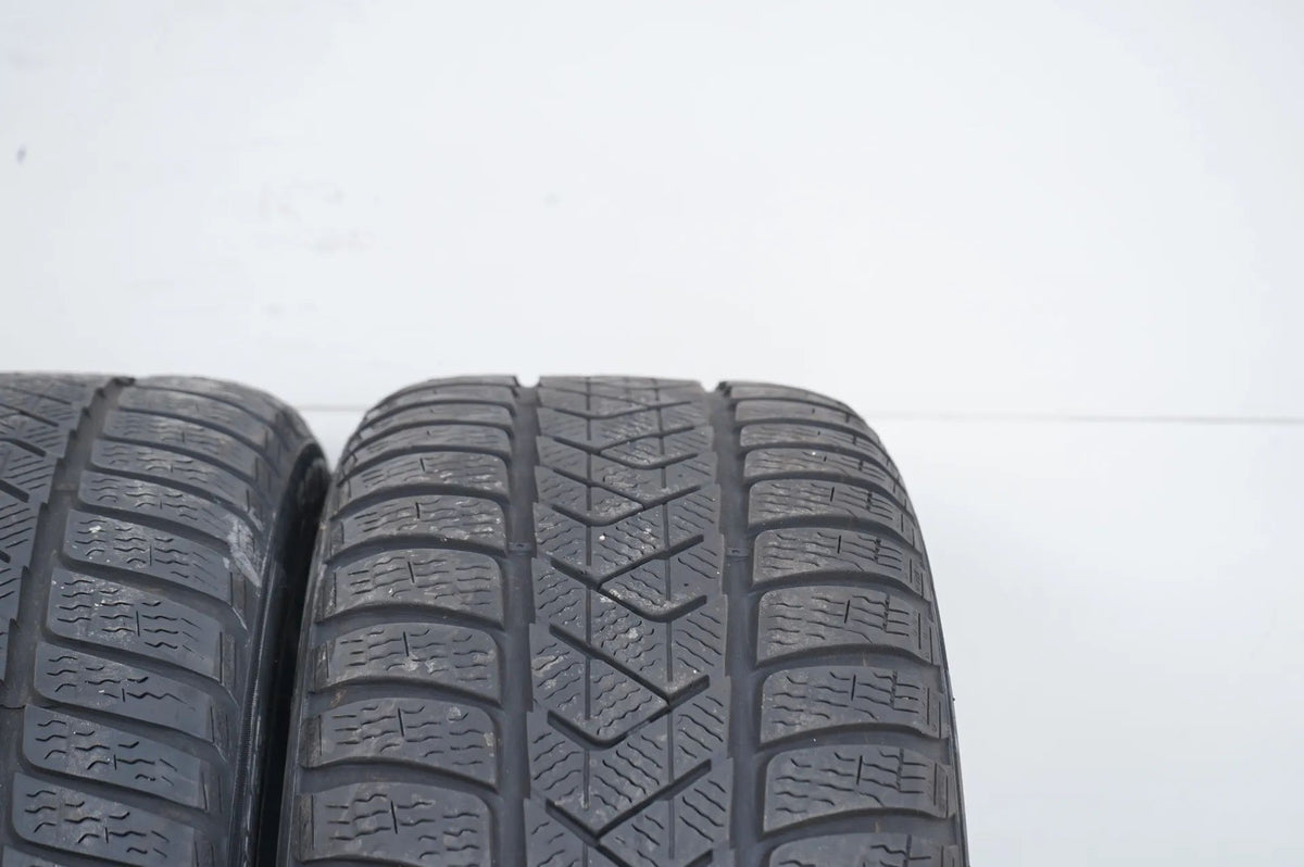 2 pneus d'hiver Pirelli 225/45 R18 18 pouces DOT21 env. 4 mm MO RFT Vue détaillée 5
