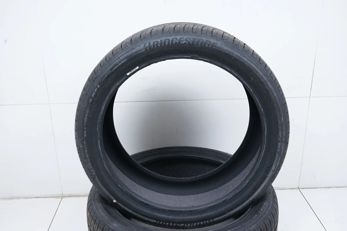 2x DEMO summer tires 265 40 21 inch Bridgestone DOT24 RFT MO Detail view 2