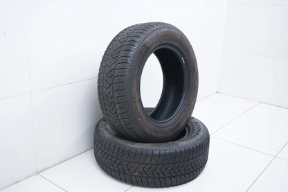 2x Pirelli winter tires 235 65 17 inch DOT21/20 MO approx. 5 mm tread depth