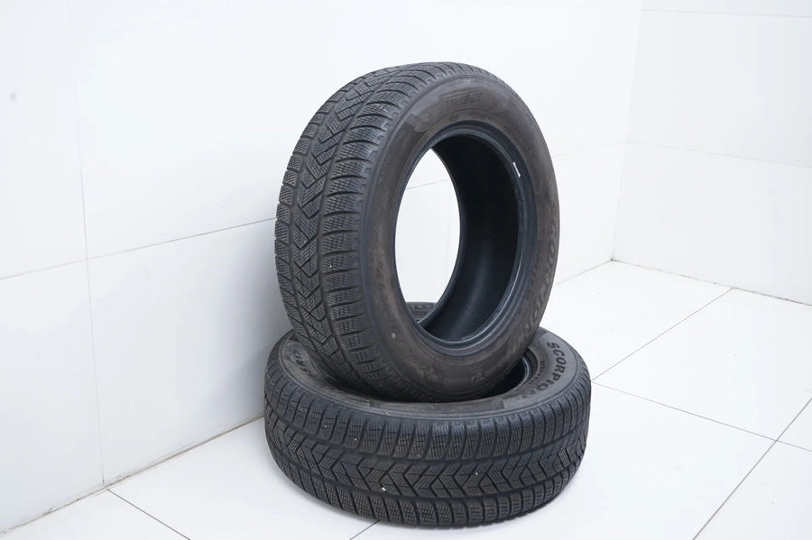 2x Pirelli winter tires 235 65 17 inch DOT21/20 MO approx. 5 mm tread depth