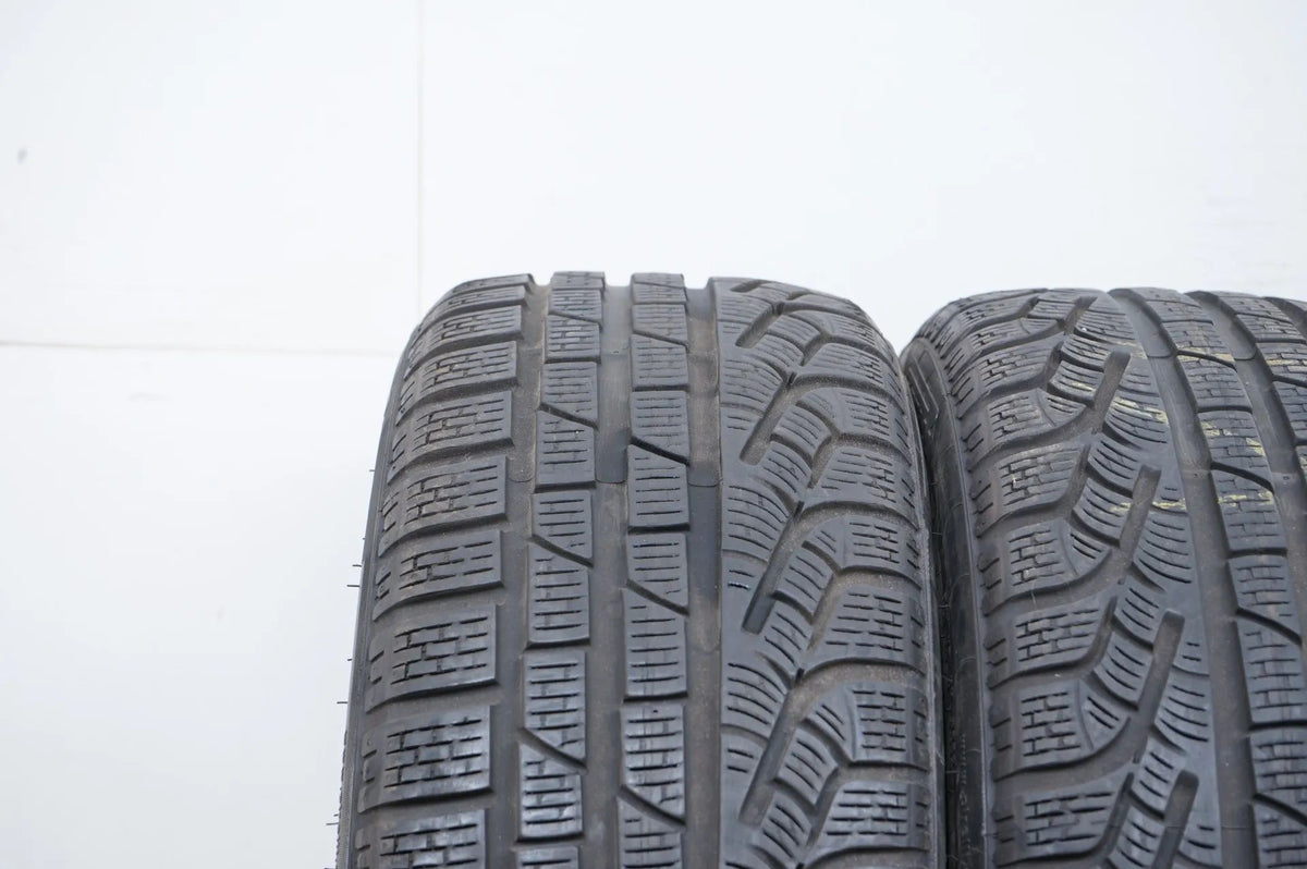 4x Winterreifen Pirelli 215 45 18 Zoll DOT18 ca.6mm MO Detailansicht 4