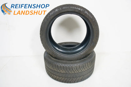 2 pneus d'hiver Michelin Pilot 265/40/19 pouces, profondeur de sculpture approximative de 5,5 à 6 mm.