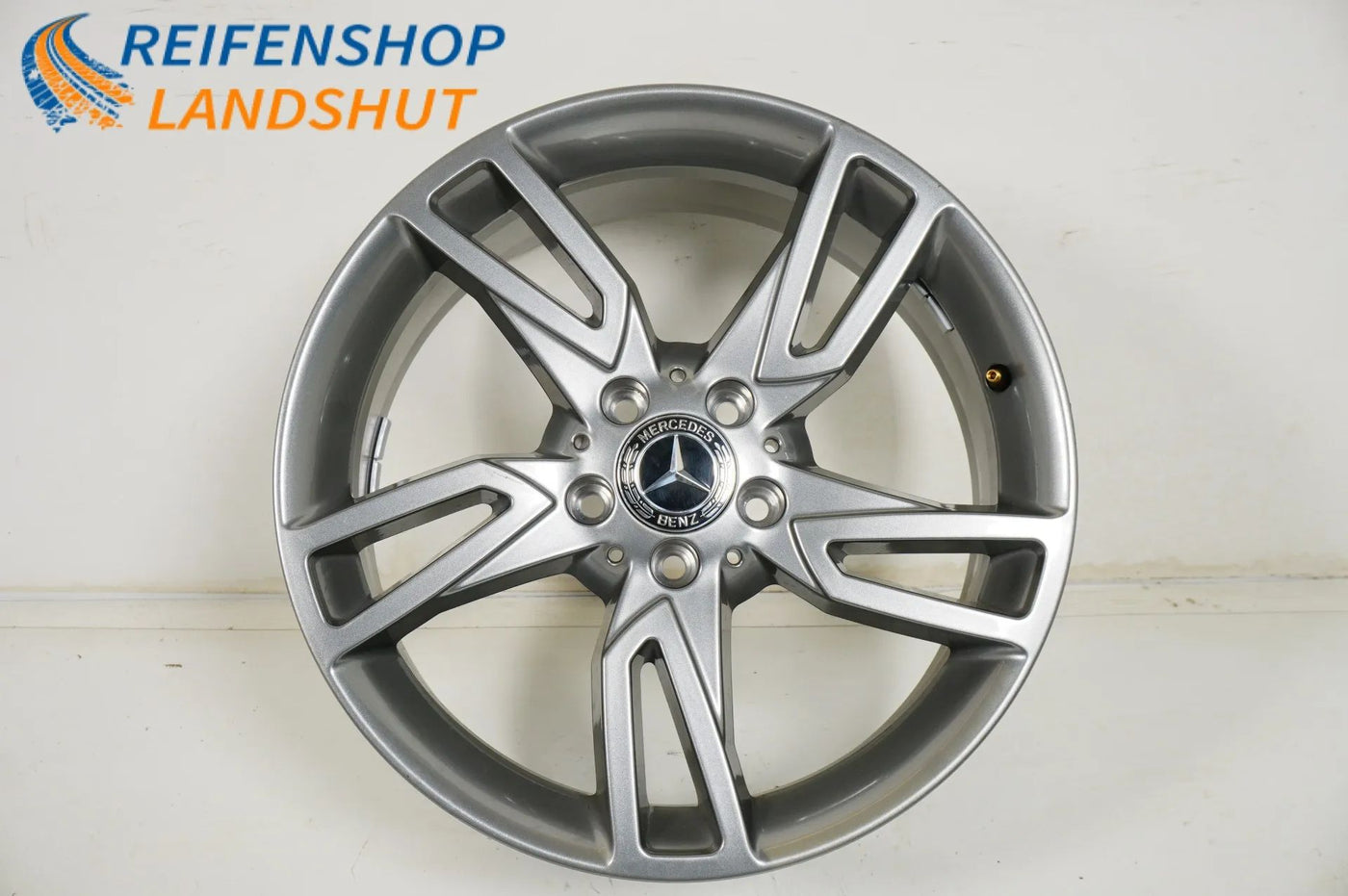 1 x NEW Mercedes C Class W204 aluminum rim 18 inch A2044019202 8.5J