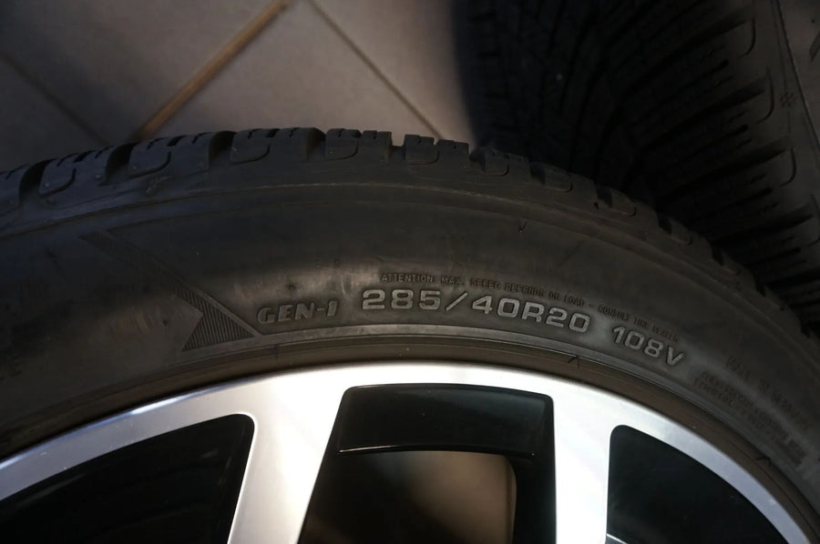 Jantes alliage aéro Porsche Taycan 20 pouces d'origine pneus hiver roues hiver 7mm 2023
