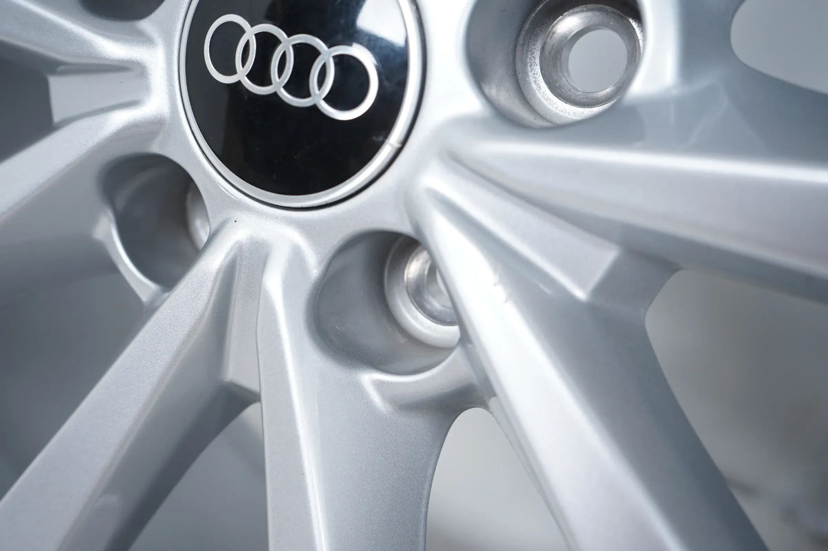 Audi A4 8W B9 Winterräder Winterreifen 245 40 18 Zoll 8W0601025H Detailní zobrazení 4